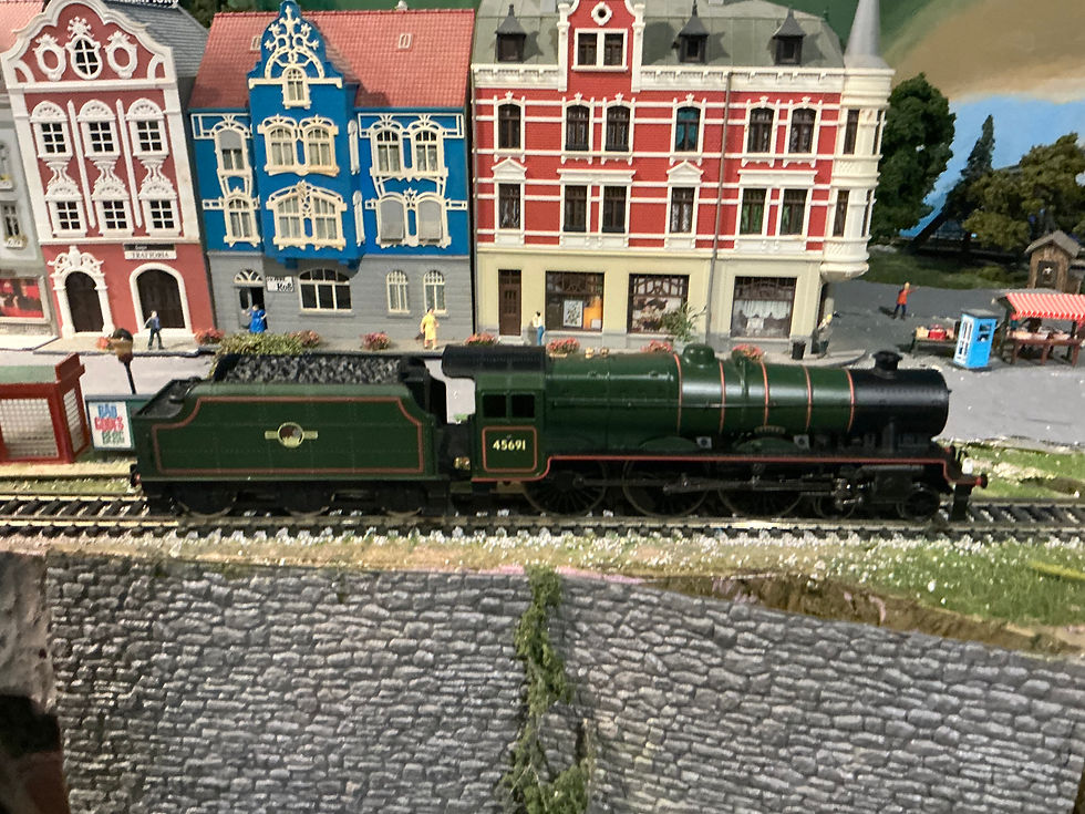 Thumbnail: Mainline Railways BR Jubilee 6p steam locomotive 37-062 OO scale DC