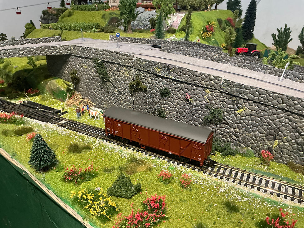 Thumbnail: Roco DB Freight Car 46407 HO scale DC