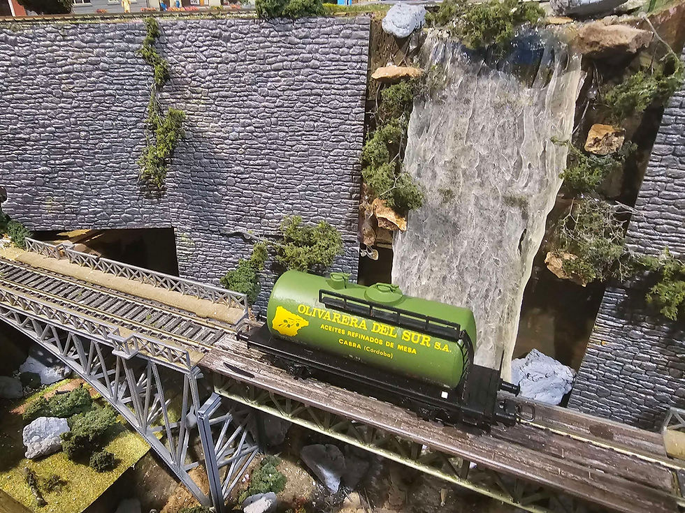 Thumbnail: Electrotren RENFE Tank Car 1666 HO Scale DC 