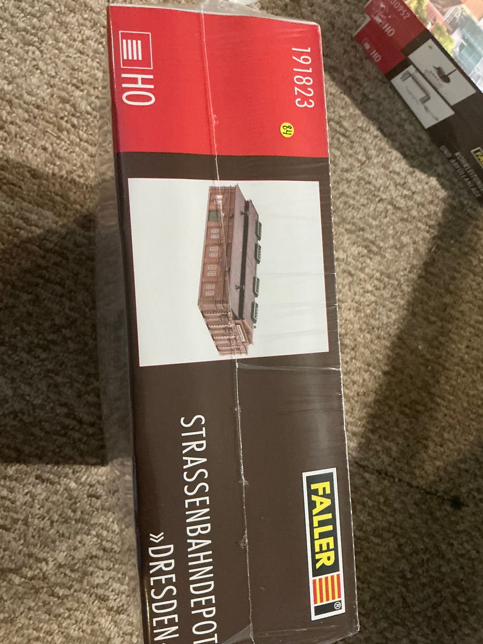 Thumbnail: Faller Dresden Tram Station 191823 HO scale
