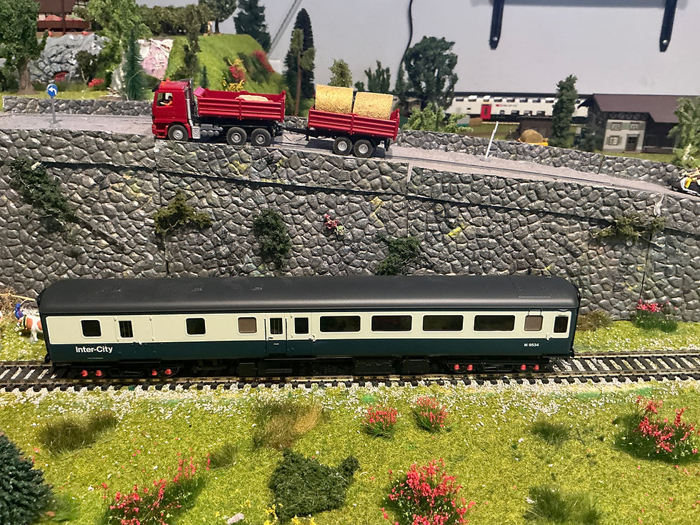 Thumbnail: Hornby BR mk2 brake coach R4918 OO scale DC