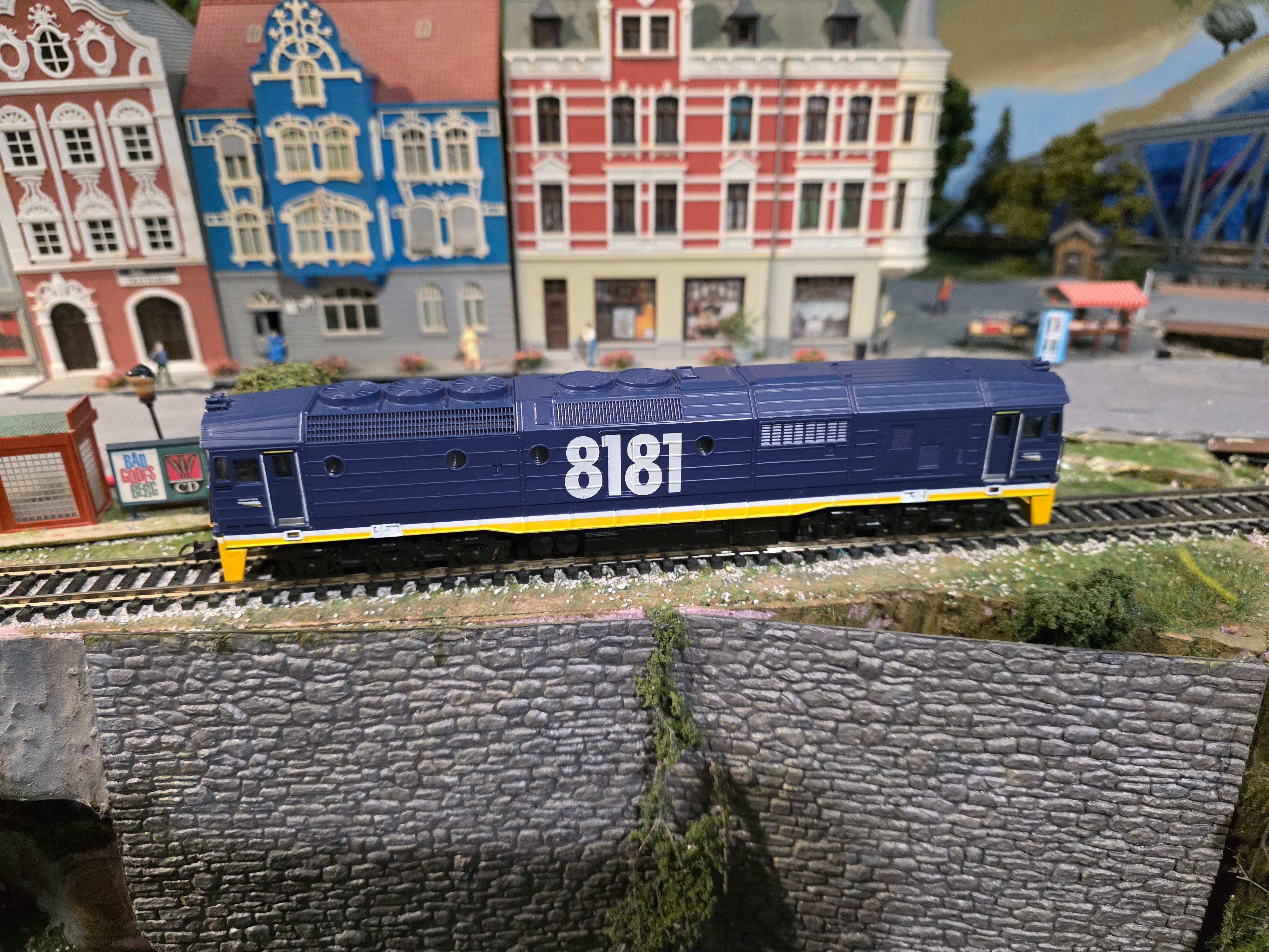 Powerline Models Class 81 Diesel Locomotive  HO Scale DC