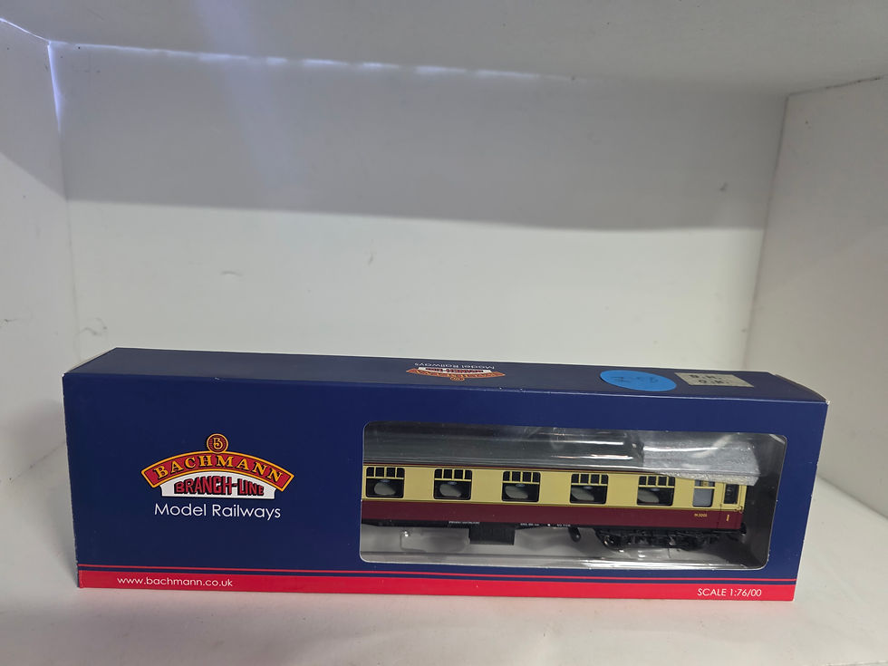 Thumbnail: Bachmann Branchline BR MK1 First Open Coach 39-240 OO Scale DC