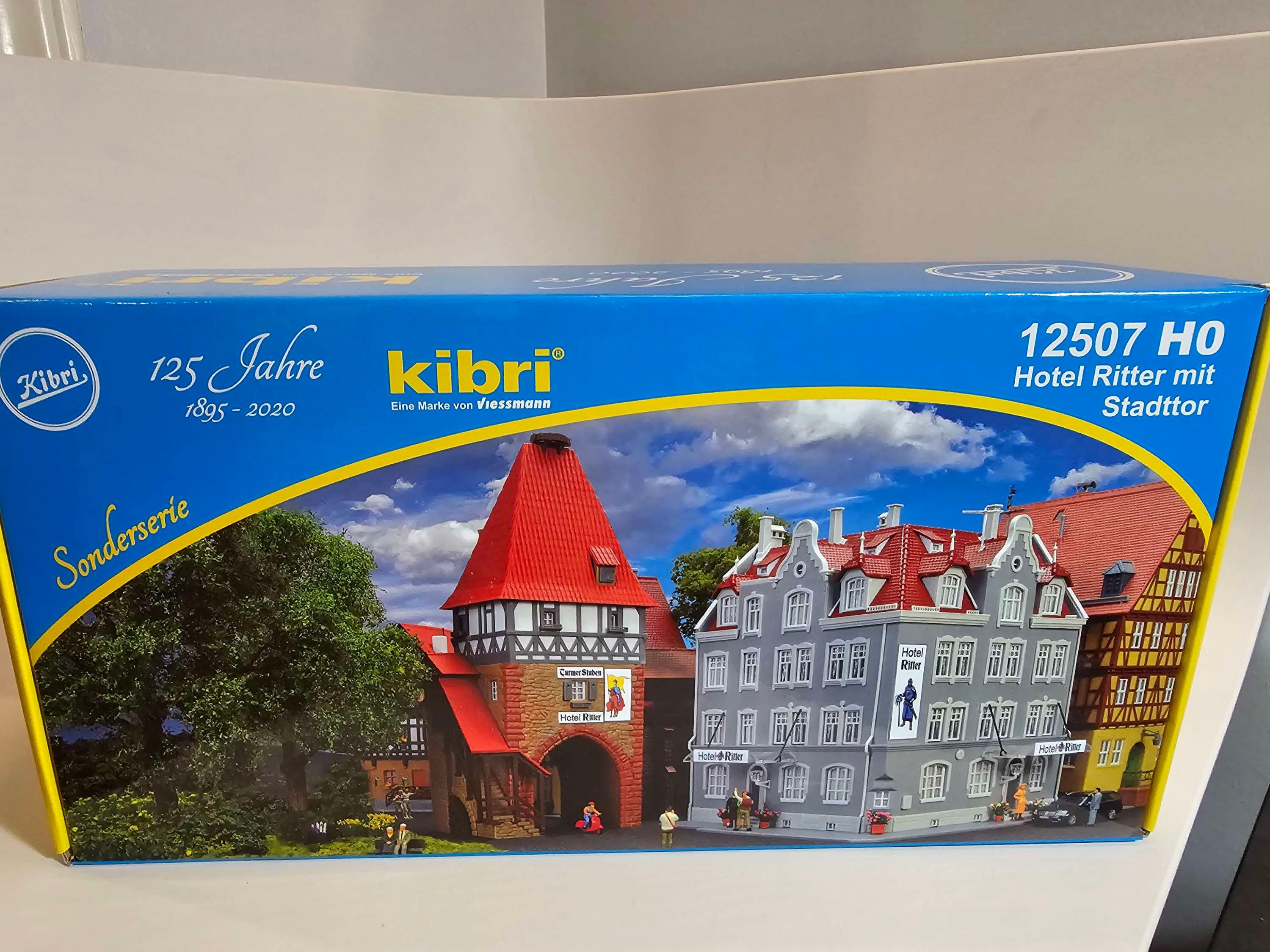 Kibri Hotel Ritter With City Gate 12507 HO Scale 
