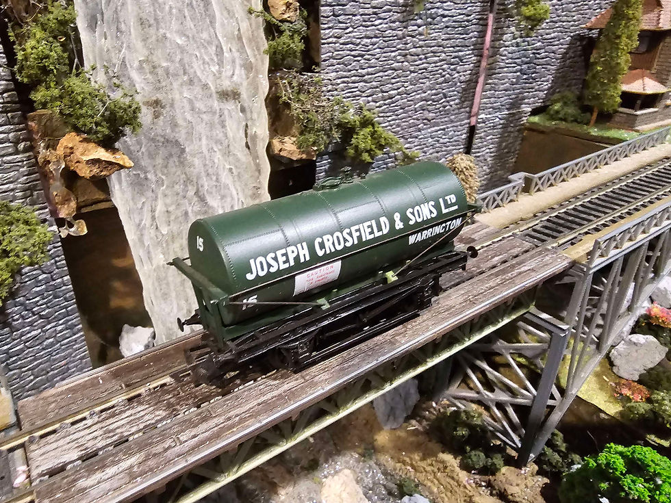 Thumbnail: Mainline Railways British Crosfields Tank wagon 937395 OO Scale DC 