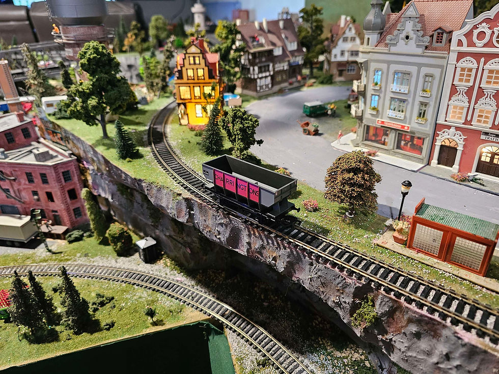 Thumbnail: Mainline Railways British BR Charringtons Hopper Car 937443 OO Scale DC
