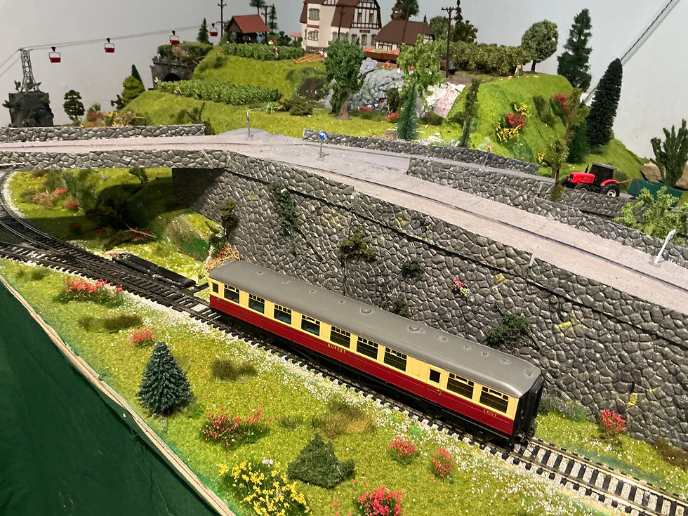 Thumbnail: Hornby BR Buffet car R4181 OO scale DC