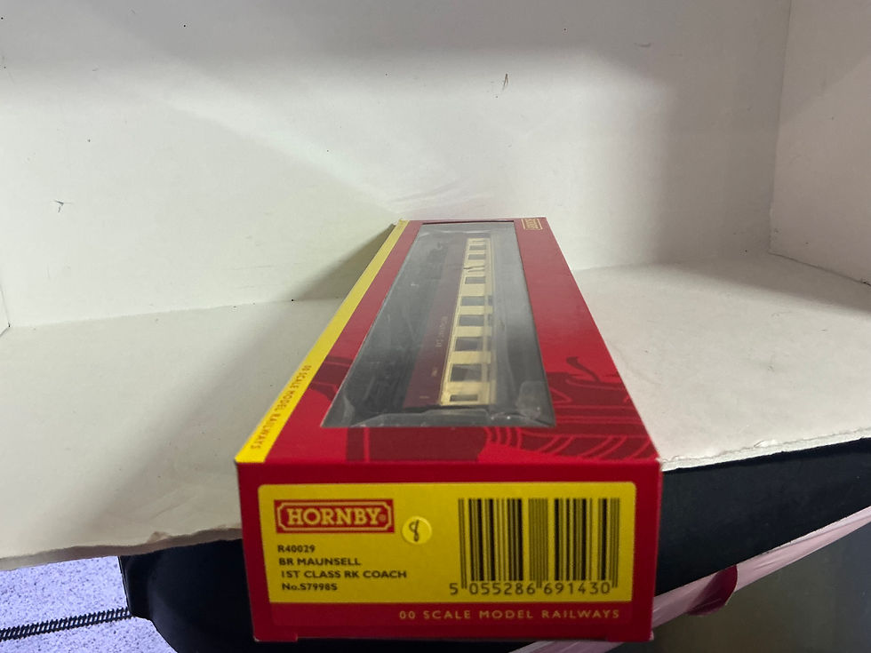 Thumbnail: Hornby BR Maunsell Coach R40029 OO scale DC
