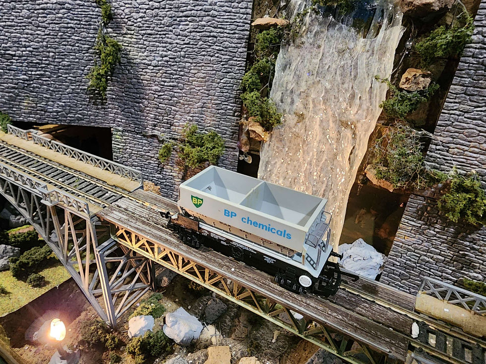 Thumbnail: Lima British BP Hopper Car 305668 HO Scale DC 