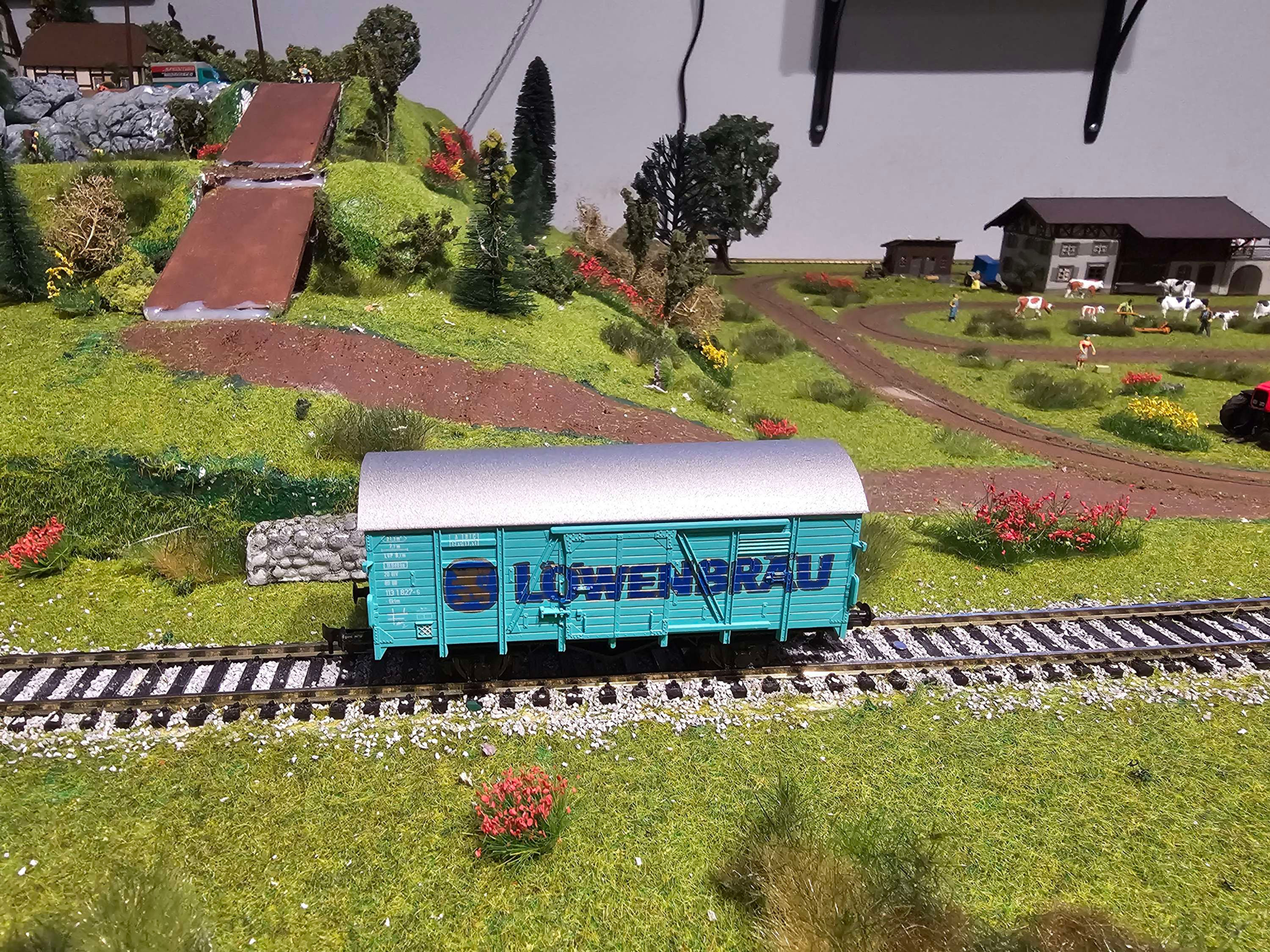 Roco DB Lowenbrau Freight Car 11-10 HO Scale AC 