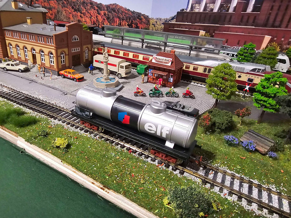 Thumbnail: Jouef SNCF ELF Tank Car 5510 HO Scale DC 