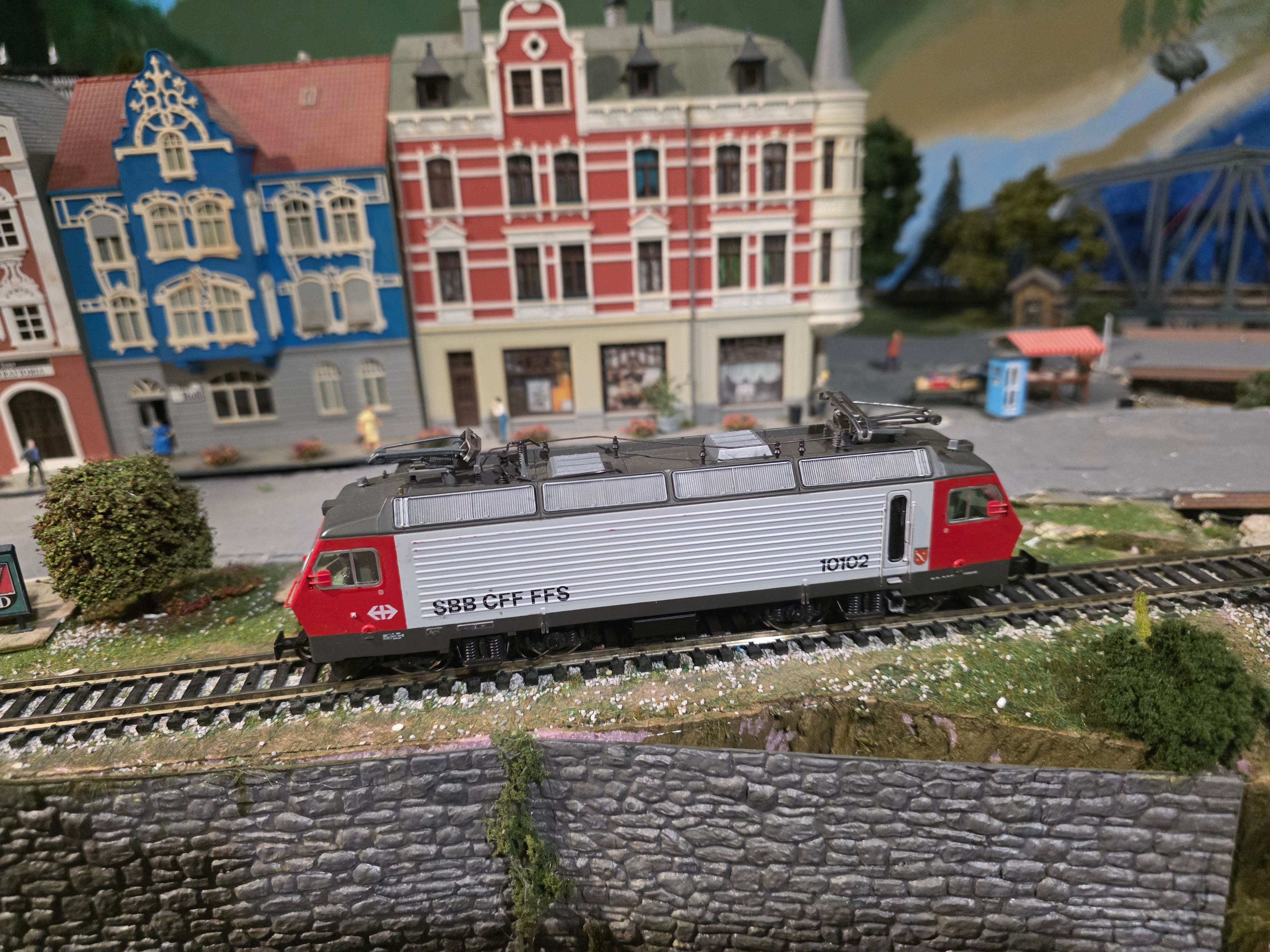 Roco SBB CFF  Re 4/4 Electric Locomotive 43493 HO Scale DC