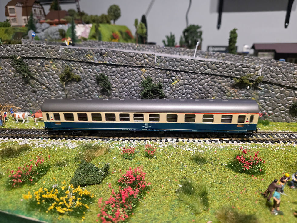 Thumbnail: Roco DB Passenger Car 4288 HO Scale DC