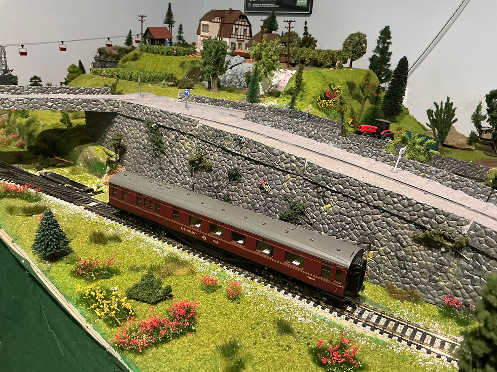 Thumbnail: Hornby BR 68ft Dining car R4131a OO scale DC