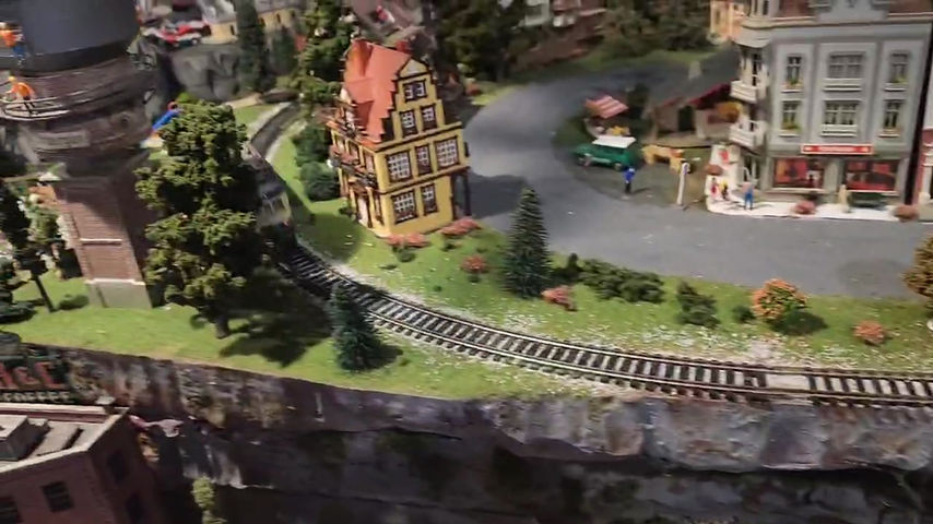 Thumbnail: Roco DB BR 118 electric locomotive 4141a HO Scale DC 