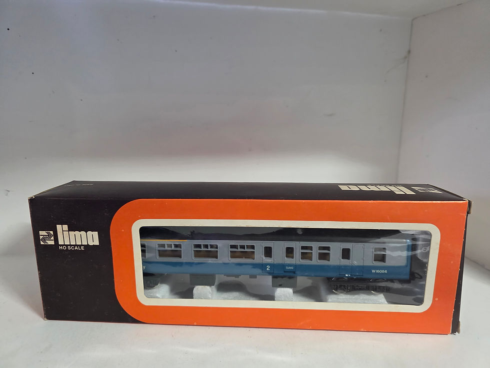 Thumbnail: Lima British Inter City Passenger Car 9135 HO Scale DC