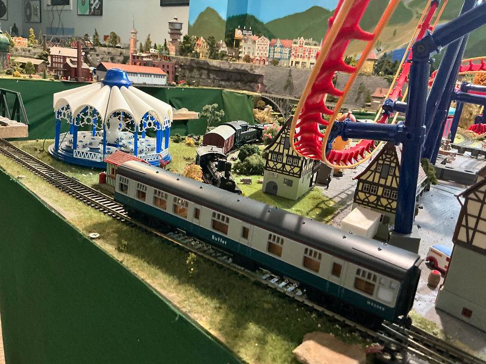 Thumbnail: Lima BR Mk1 Buffet Car L305352 OO scale DC