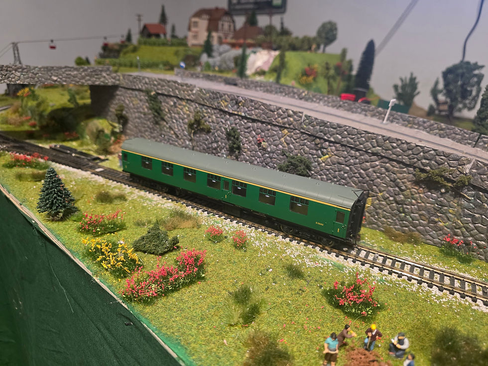 Thumbnail: Bachmann Branchline BR MK1 Brake Corridor Coach 39-078 OO Scale DC