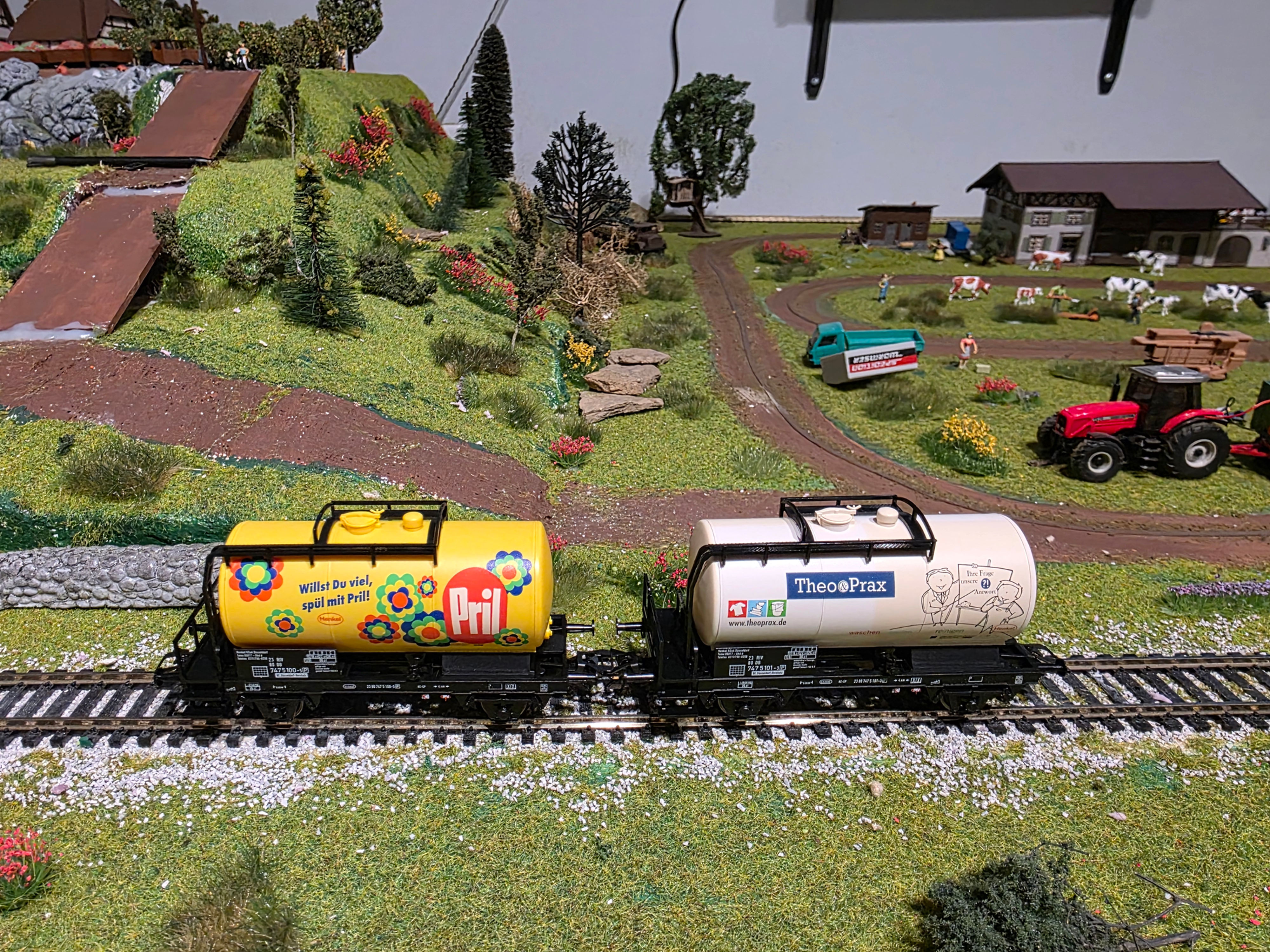 Marklin DB Henkel Tank Car Set  46427 HO Scale AC