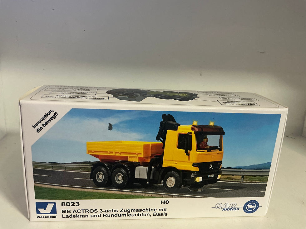 Thumbnail: Viessmann Car Motion MB Actros with loading crane 8023 HO scale