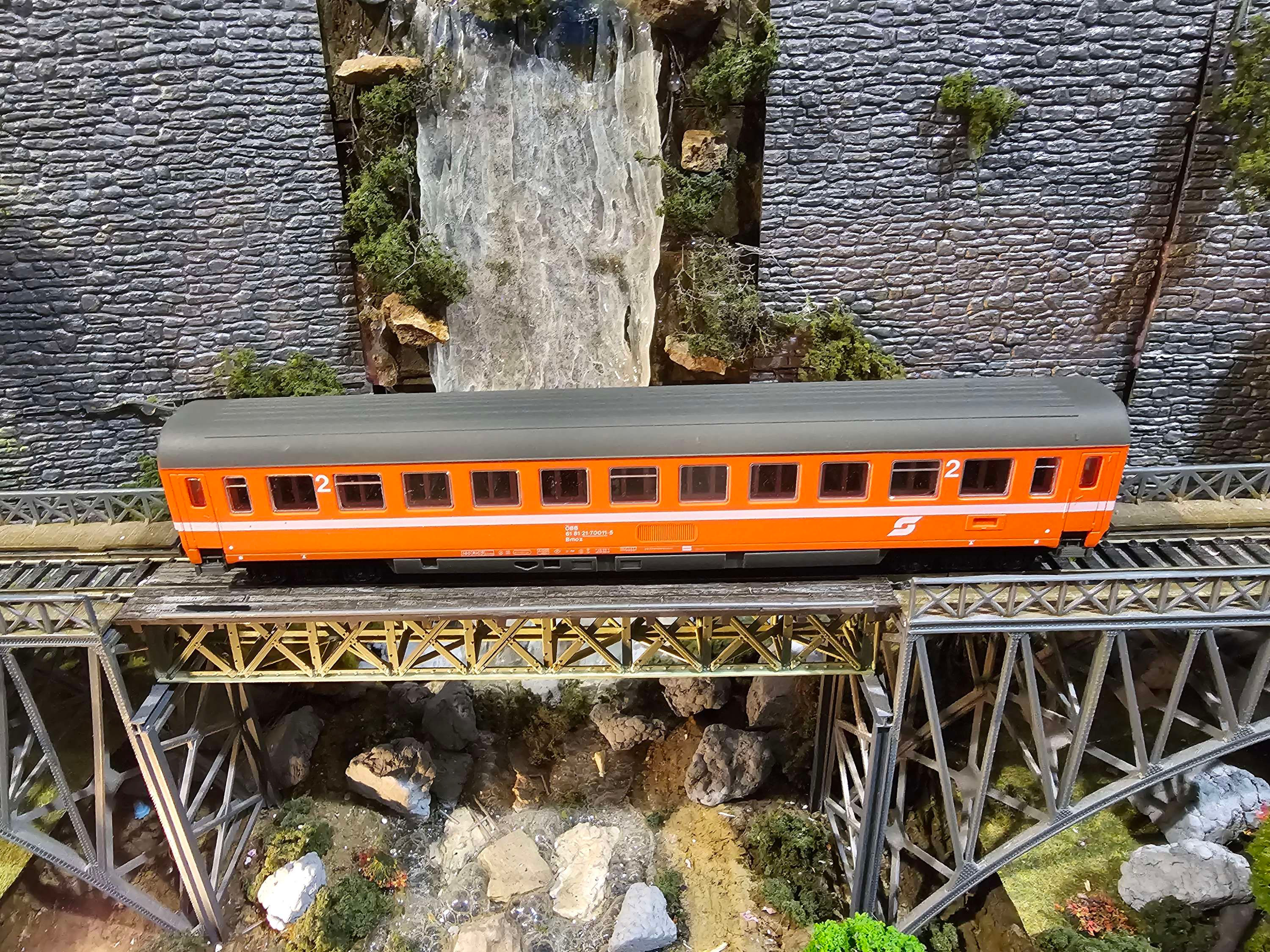 Kleinbahn OBB Passenger Car 398 HO Scale DC 