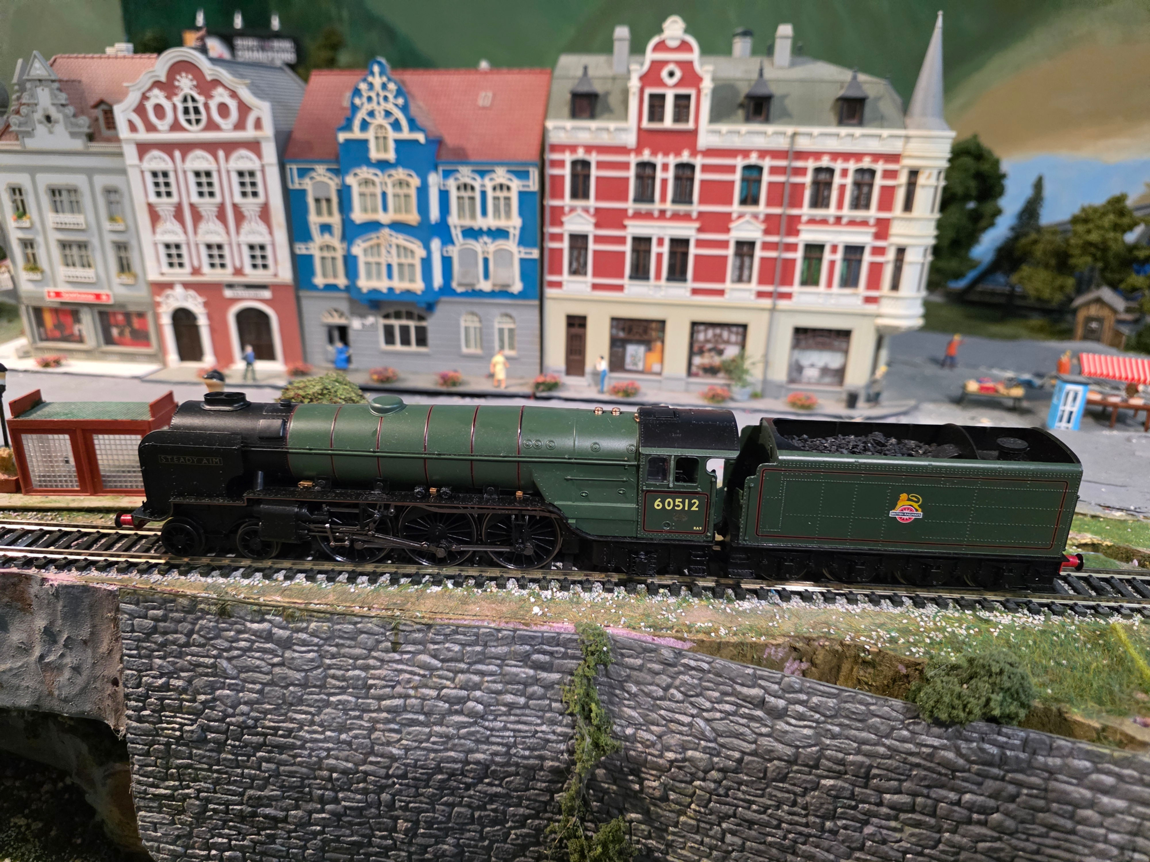 Hornby BR Thompson Class Chamossaire Steam Locomotive R3833 OO Scale DCC Ready