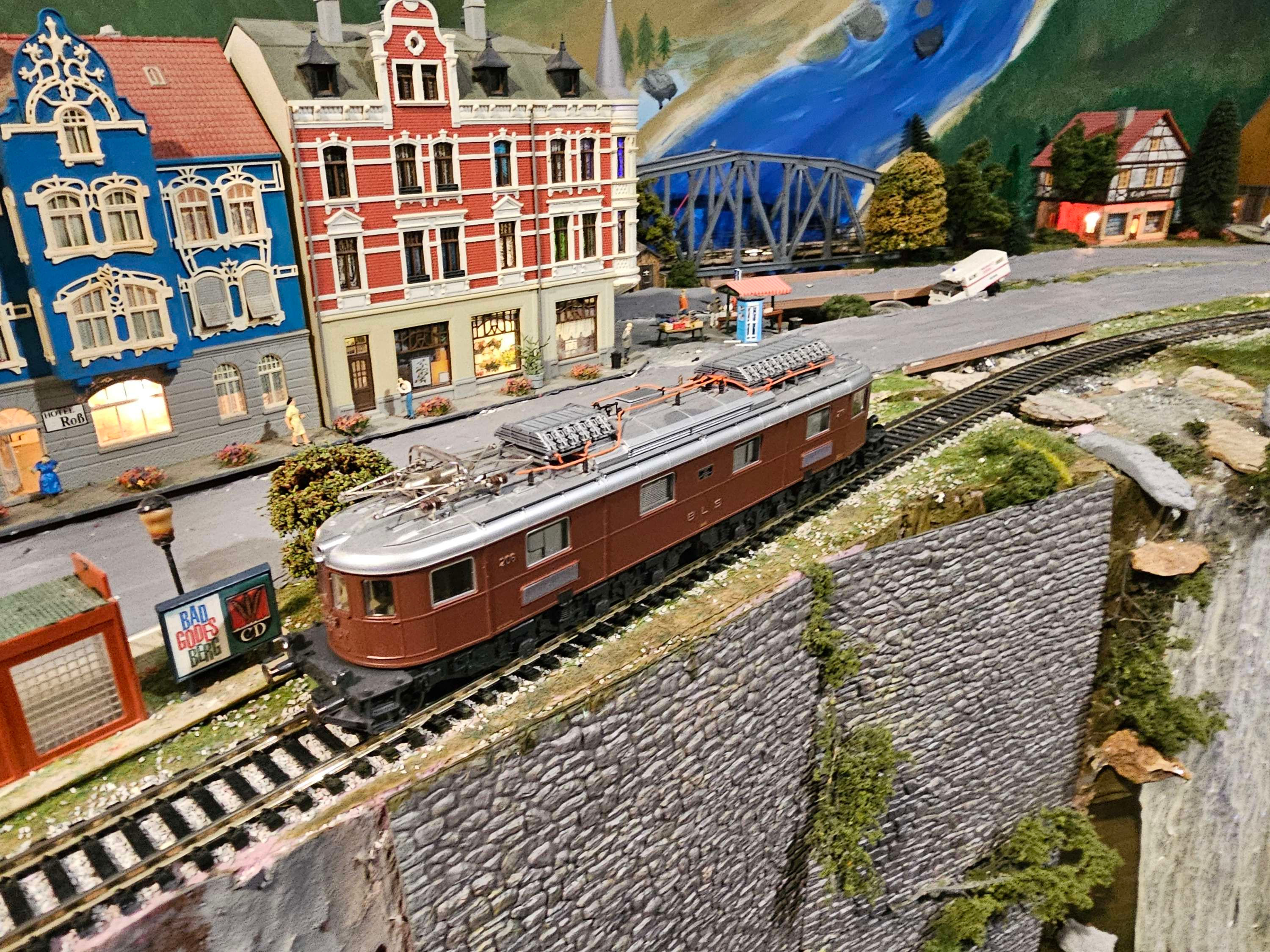 Roco BLS Ae 6/8 Electric Locomotive 43710 HO Scale DCC Ready 