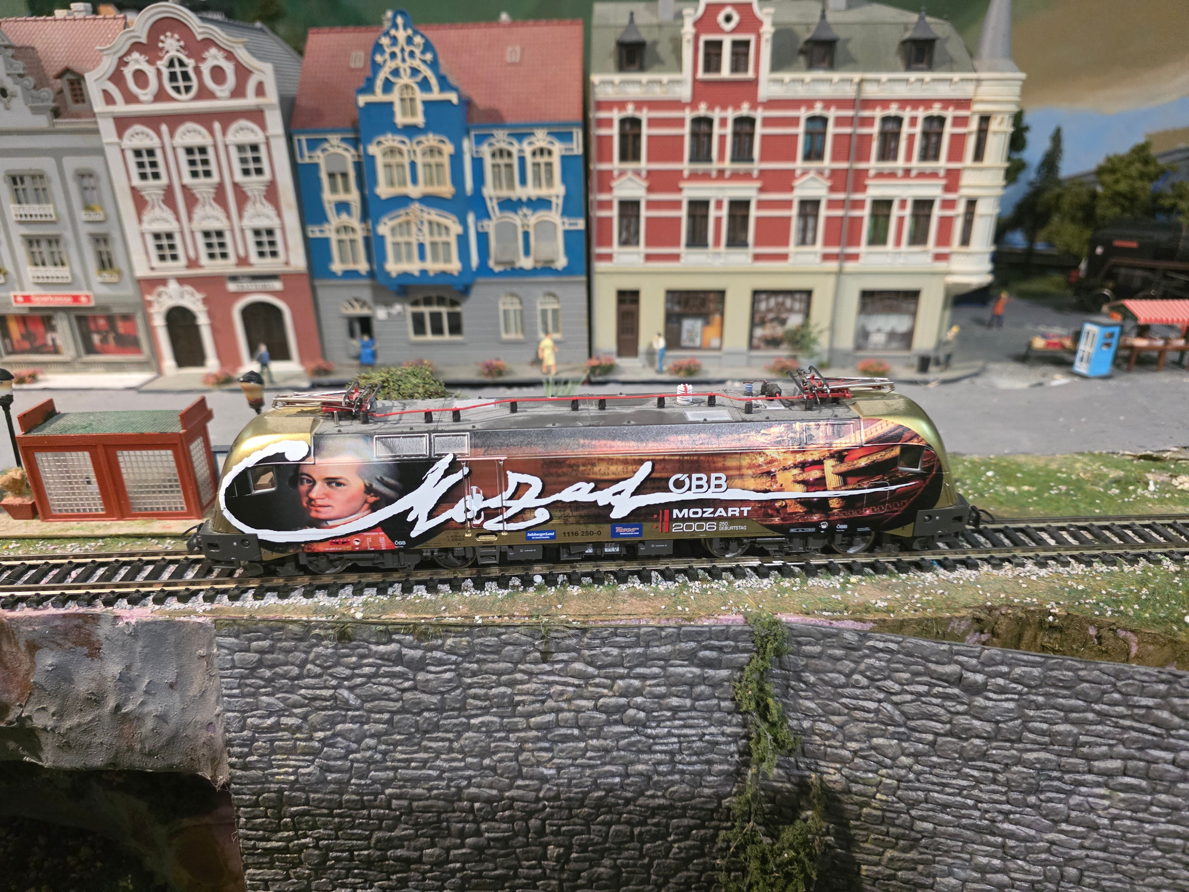 Roco OBB Mozart 2006 Taurus Electric locomotive 62454 HO Scale DCC Ready 