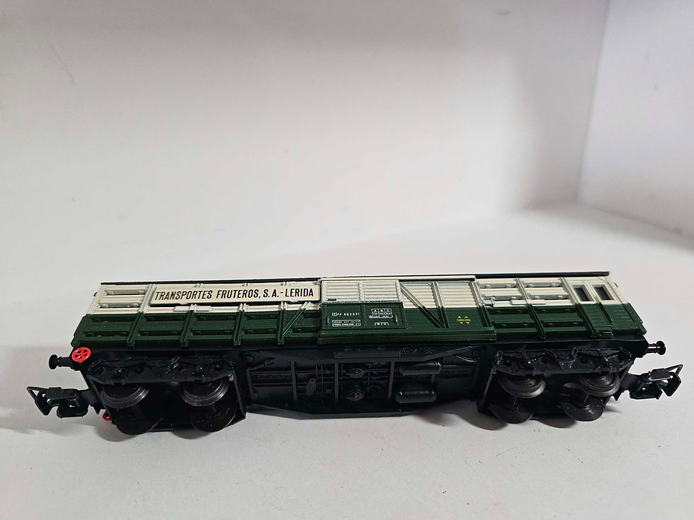 Thumbnail: Electrotren RENFE fruit Car 5102 HO Scale DC 