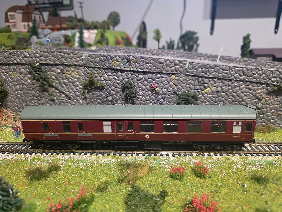 Thumbnail: Bachmann Branchline BR MK1 Brake Corridor Coach 39-076b OO Scale DC