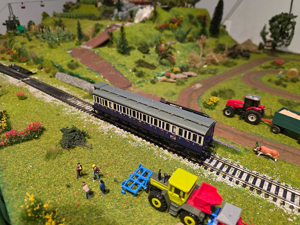 Thumbnail: Liliput DR Passenger Car 6-09 HO Scale DC