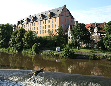 Welfenschloss-Mit-Werra-Im-Vordergrund-C-Burkhardt-Touristik-Naturpark-Muenden-E-V.jpg