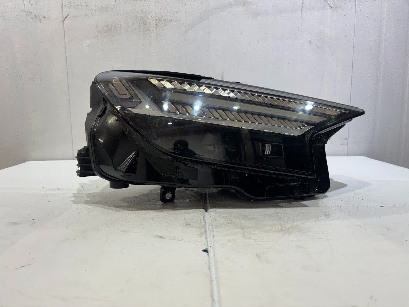 Audi - Audi Q4 E-tron 2021–2025 Headlight Right