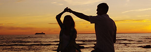 63_29_15_Girl_and_Man_dance_beach_sunset
