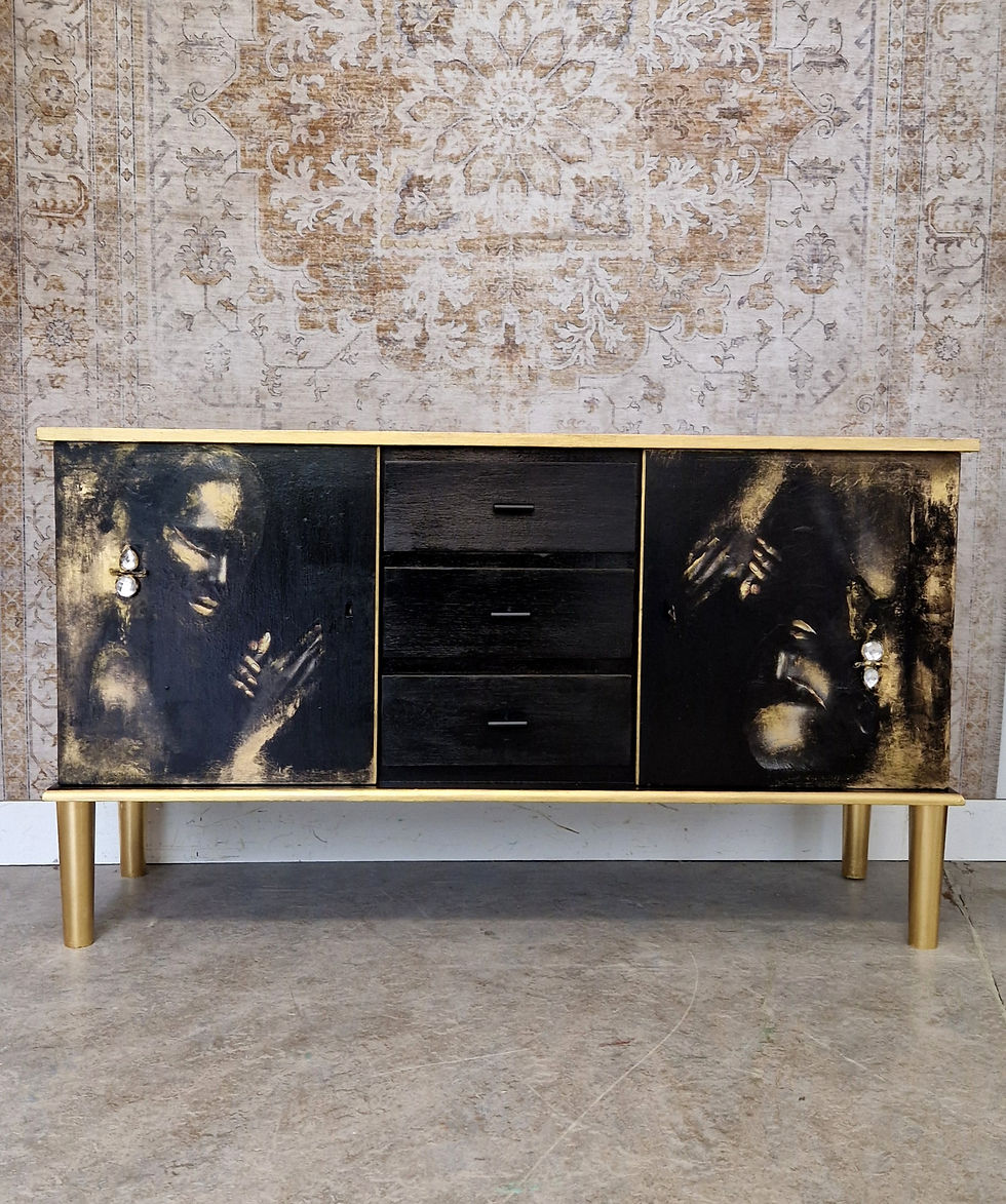 Thumbnail: Statement Dressoir in zwart en goud