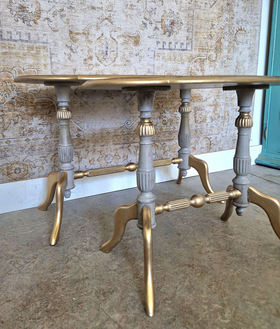 Thumbnail: Set van twee bijzettafel/ uniek design 