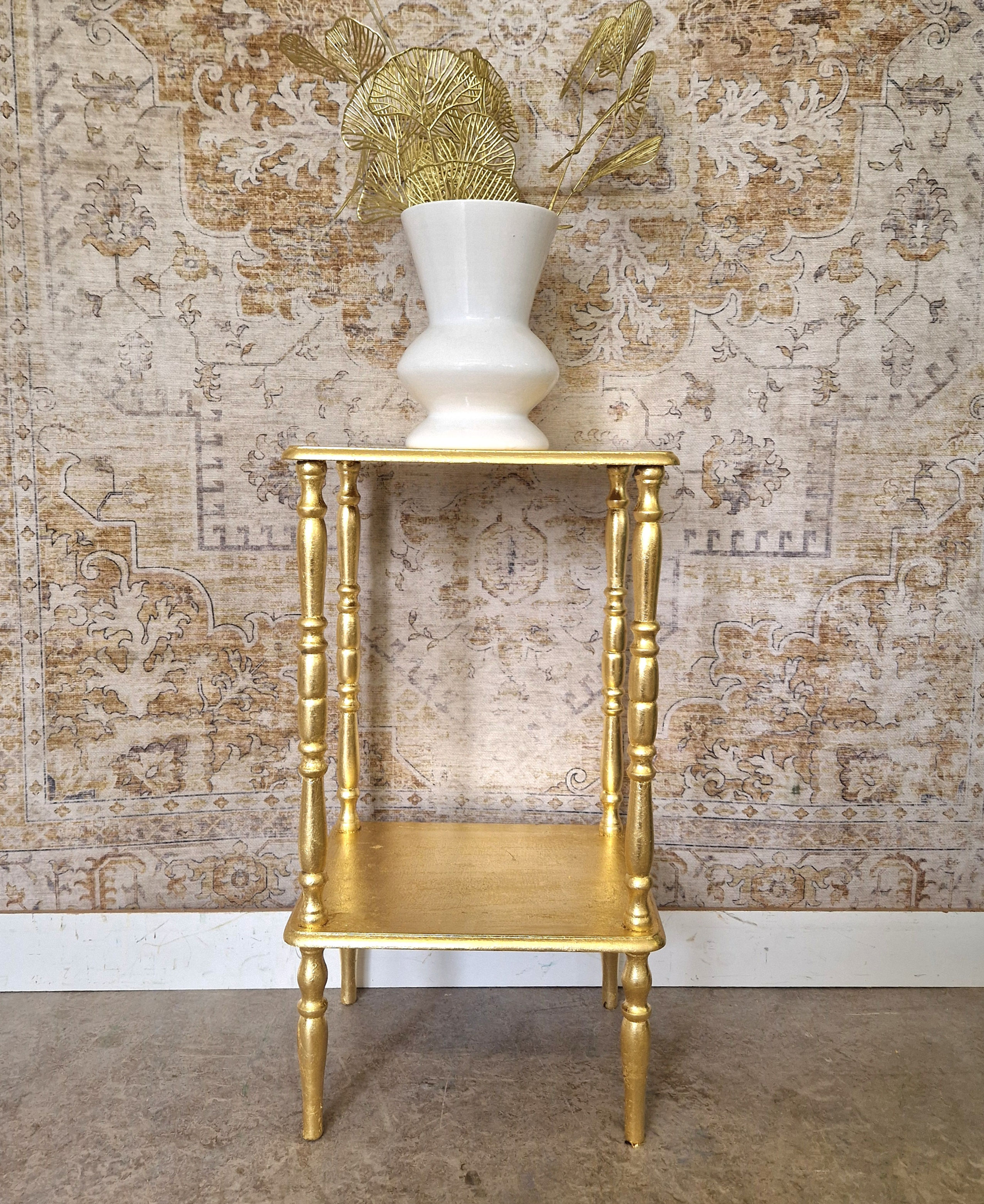 Bijzettafel met bladgoud – uniek handwerk
