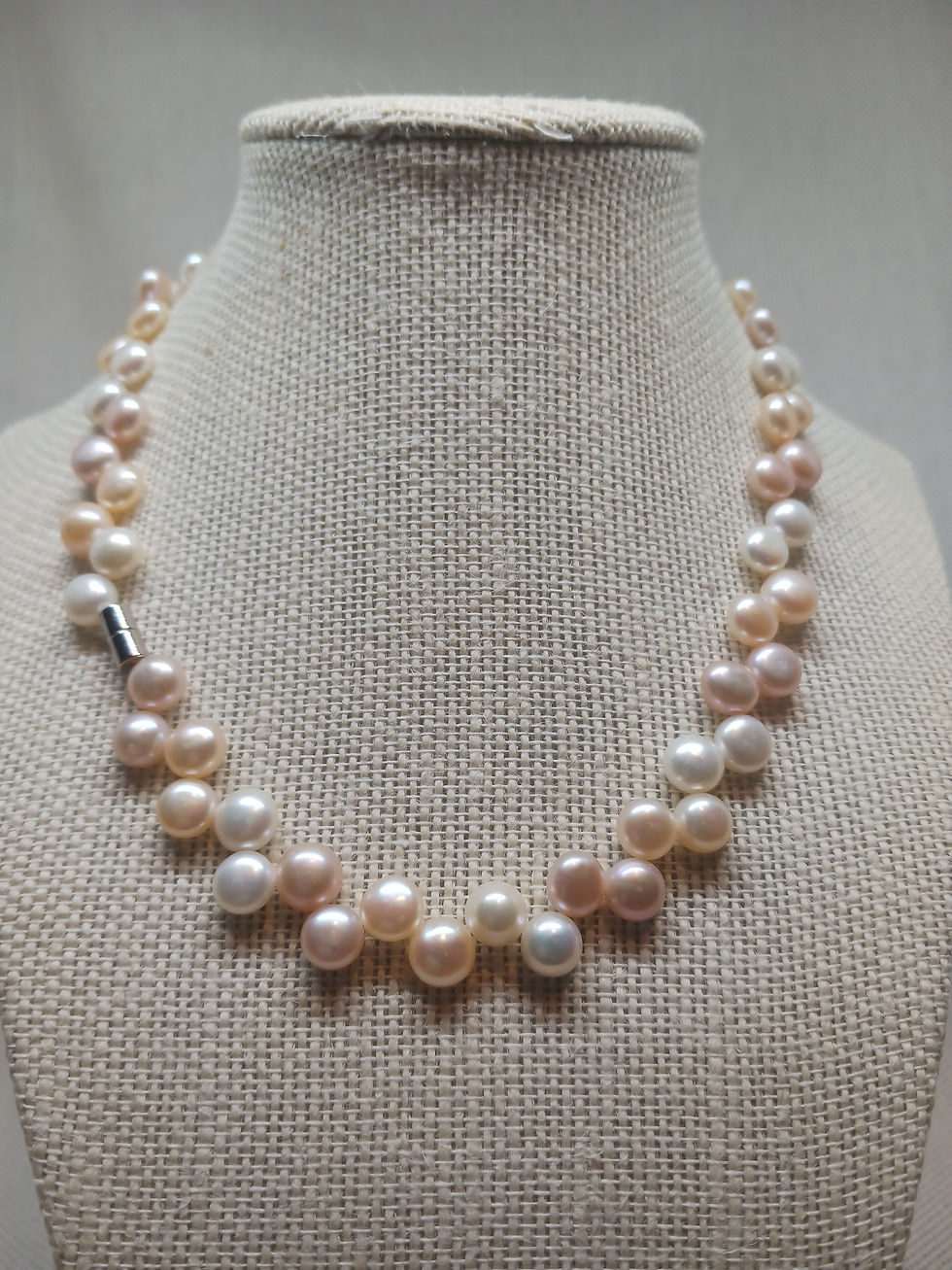 Thumbnail: Zig zagged pearl necklace