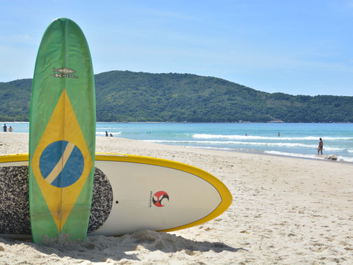 Surfboard with Brazilian flag on Ilha Grande beach
