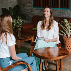 Üben bei der Yogatherapie-Ausbildung