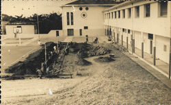 Construção da quadra esportiva da ETFM. 1968.