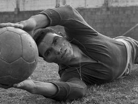 Manga, Ídolo do Botafogo e Goleiro Histórico, Morre aos 87 Anos