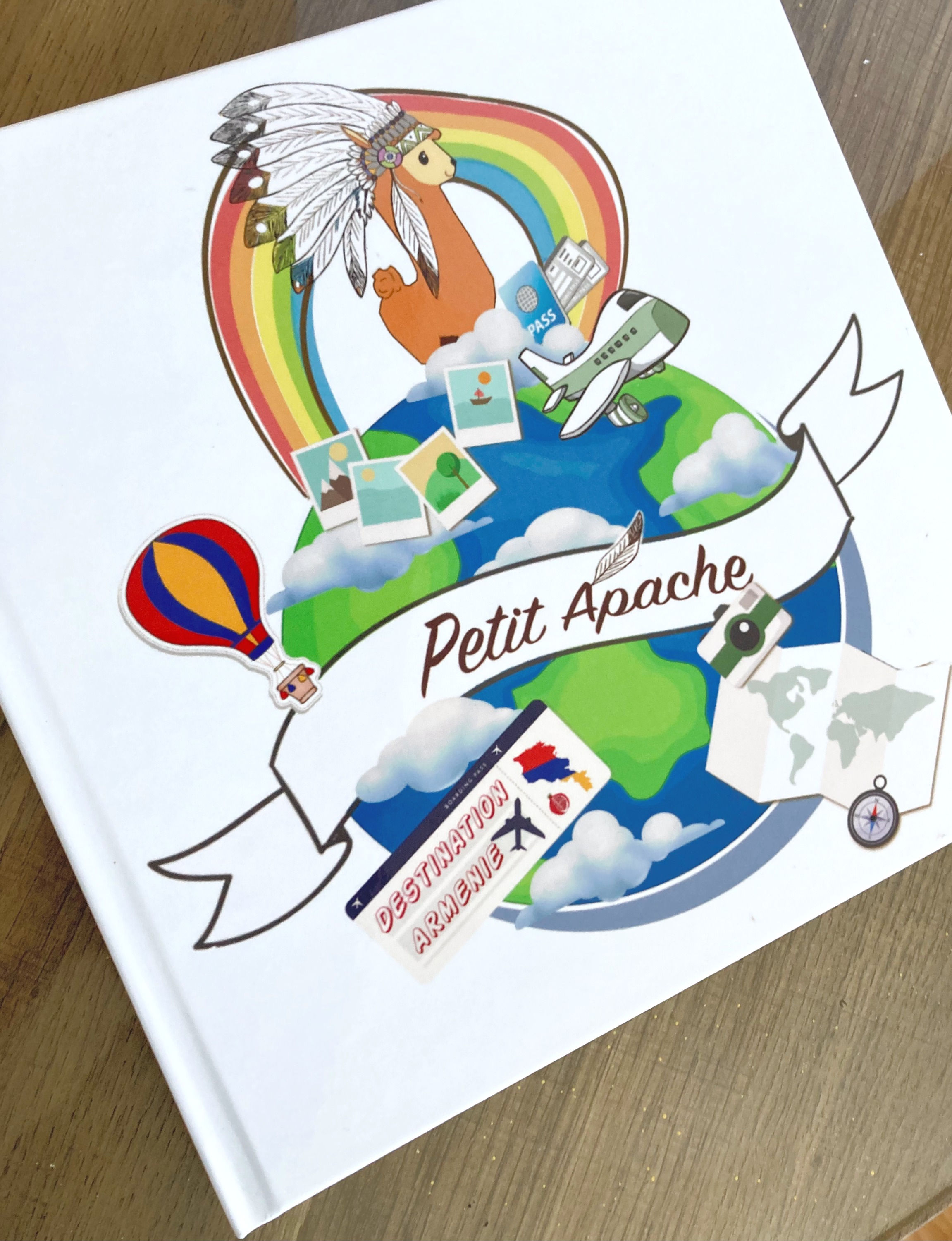 Coffret livre + Tee-shirt : Petit Apache destination Arménie