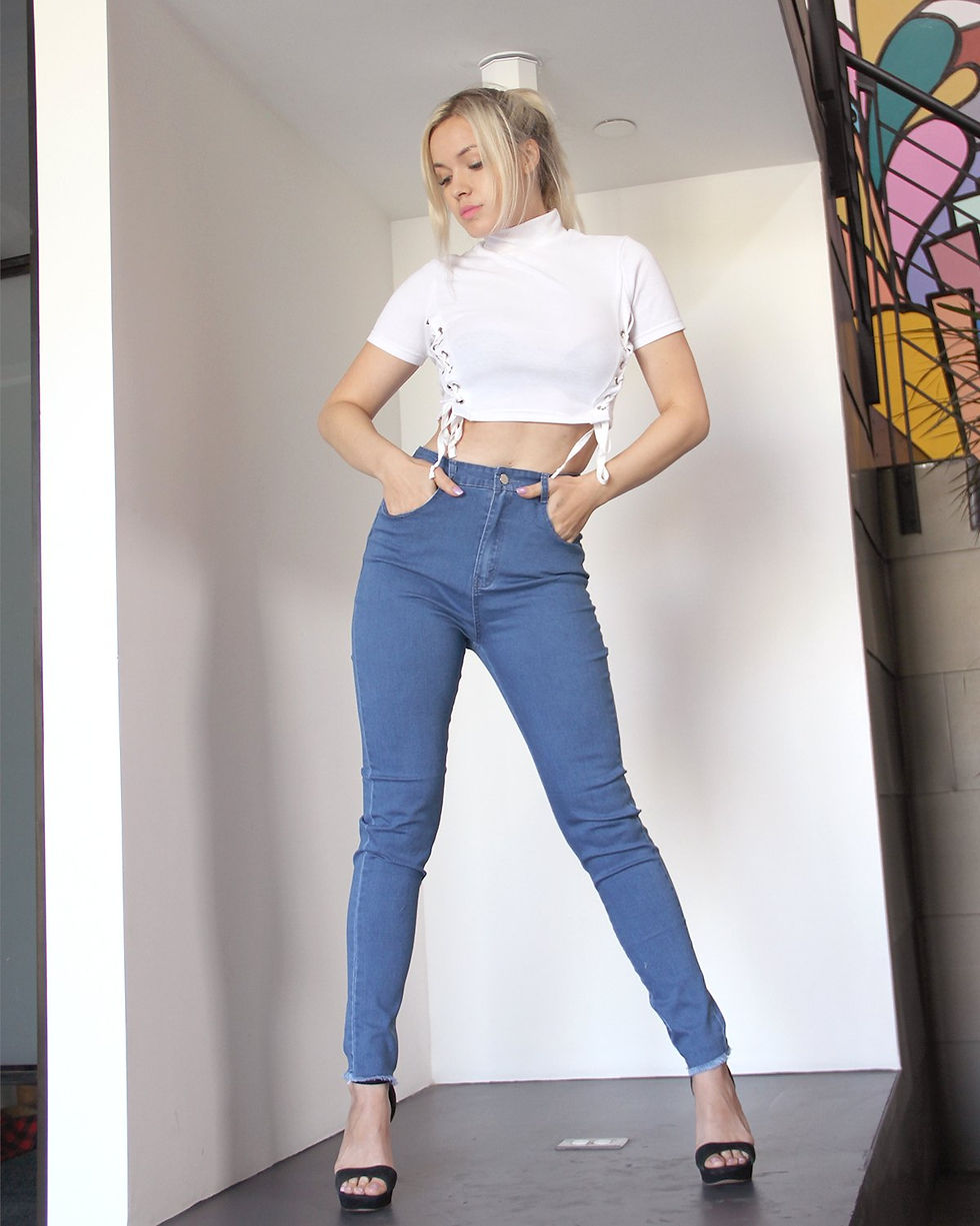 Thumbnail: Rear Zipper Skinny Jeans