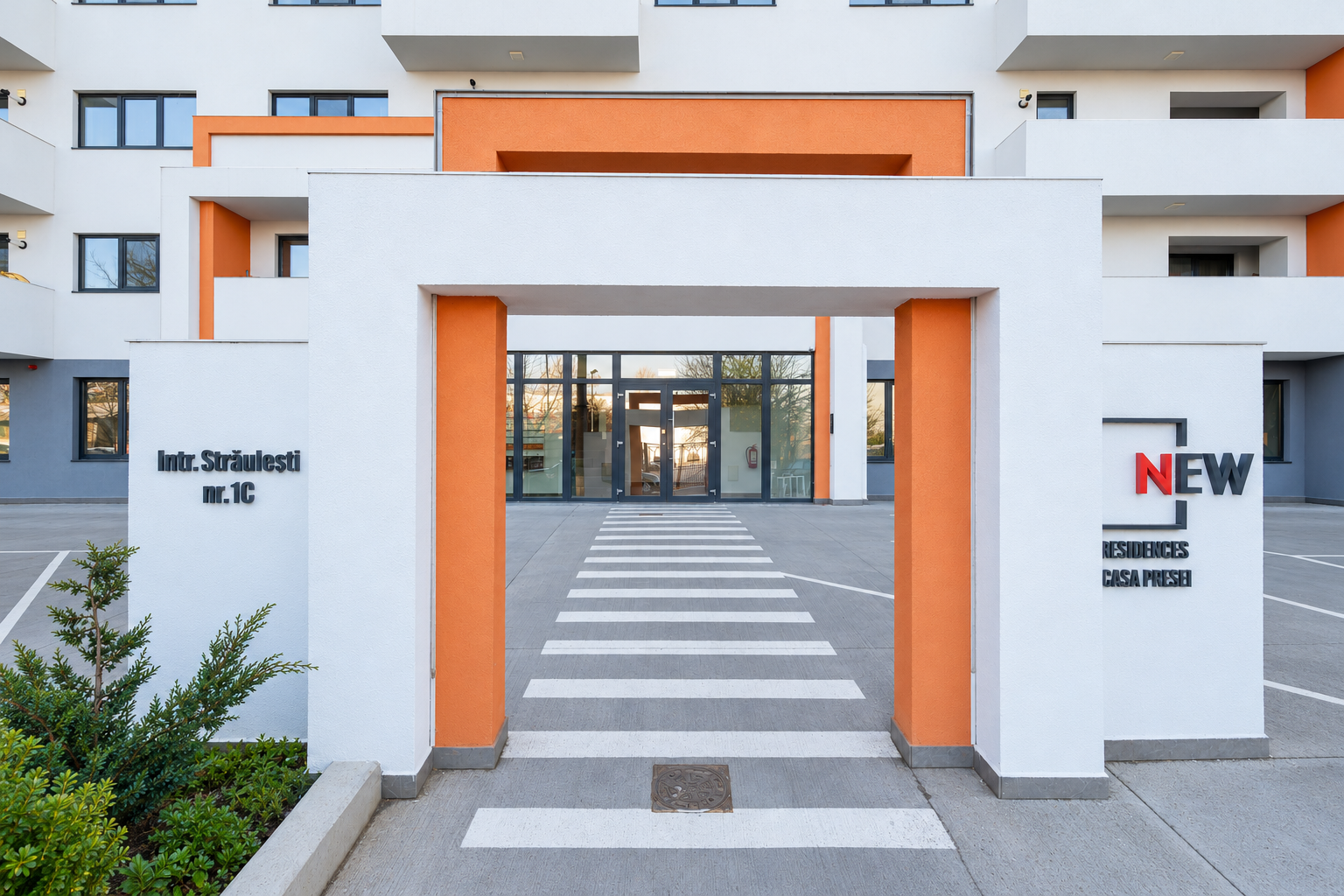 Intrarea pietonală în clădirea New Residences Casa Presei