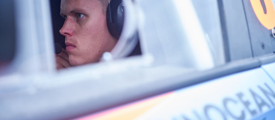 Se van para atrás: Tänak, sancionado con 5 segundos; Evans hereda el mando