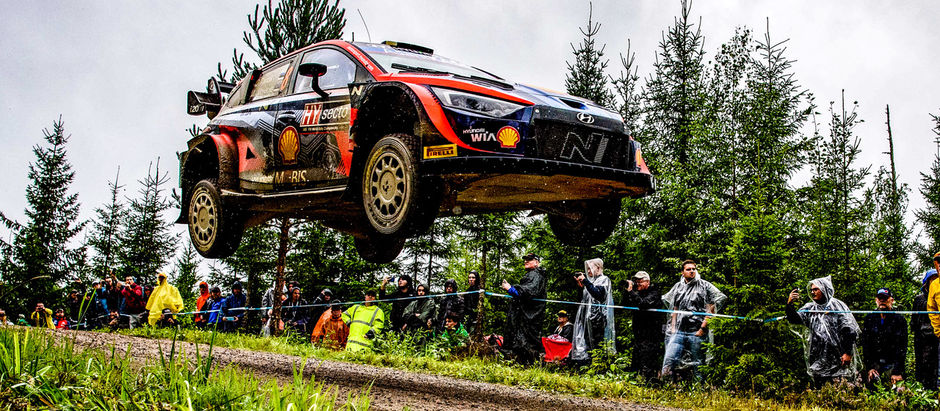 Rally de Finlandia: Tänak le pone un freno al dominio de Toyota