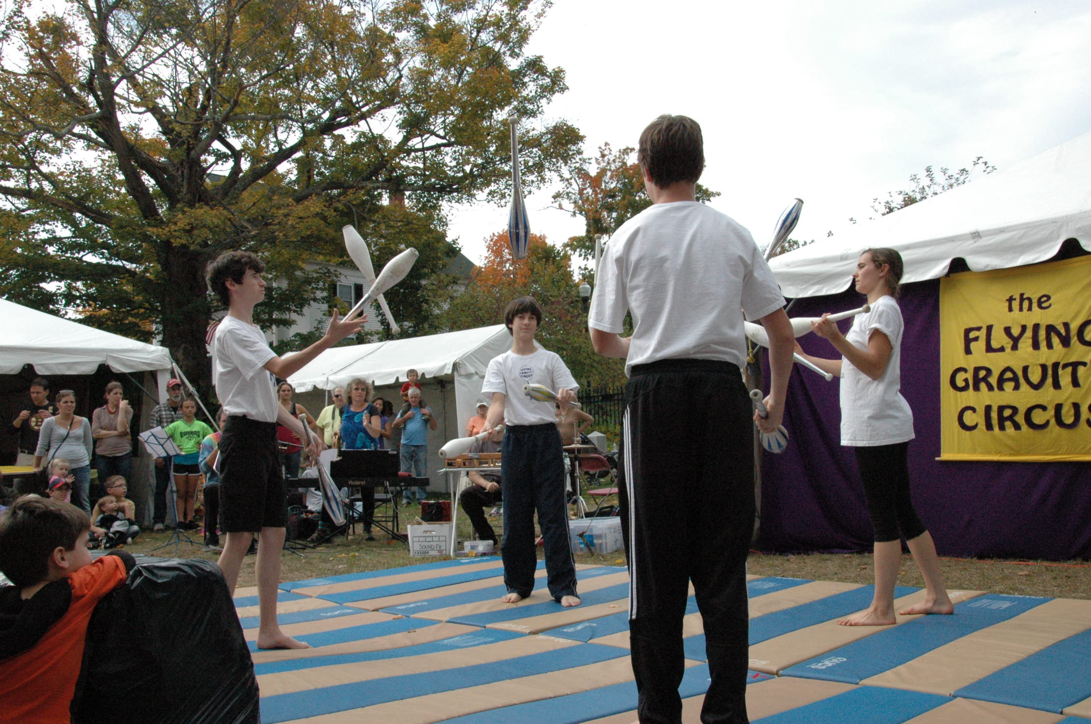 2012-10-06 Flyin Gravity Circus - Pumpkin 115.JPG