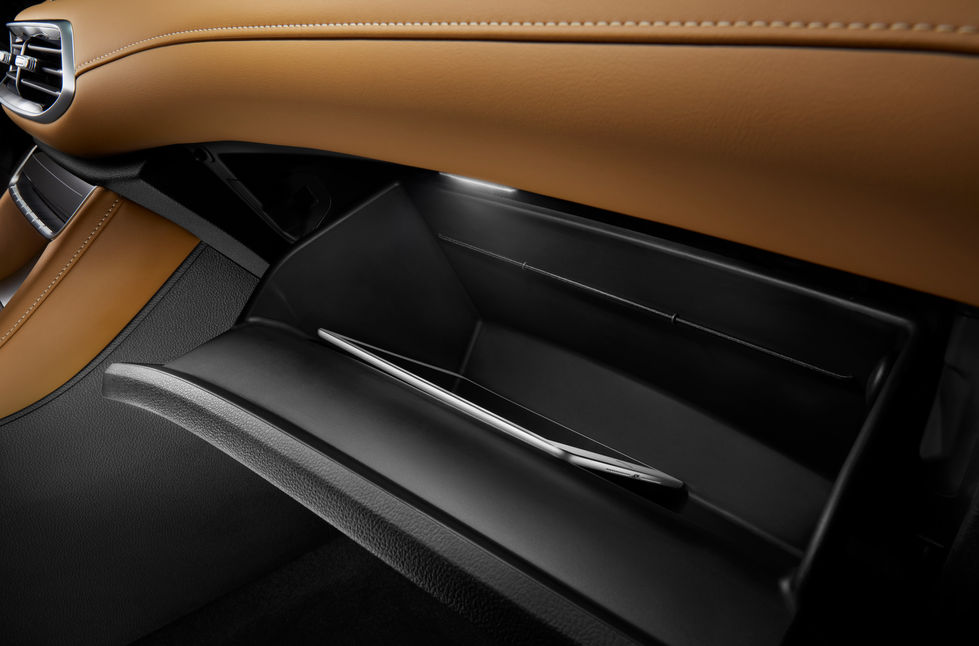 MGHS_SA_2T 4WD LUX_Brown Interior_Glovebox