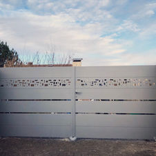 portail aluminium Valais Vaud Riviera Chabais
Art et portail par Surtech